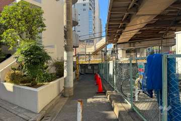 敷地北側の前面道路