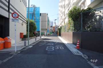 敷地南東側の前面道路