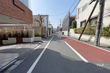敷地西側の前面道路