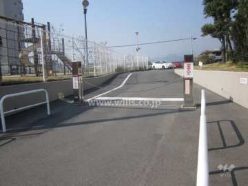 駐車場はロボットゲート付きです。