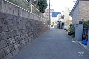 敷地北西側の前面道路