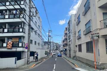 敷地北東側の前面道路