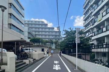 敷地南東側の前面道路