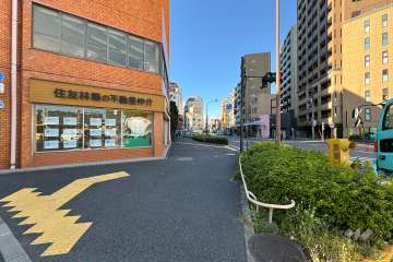 敷地の北側前面道路（東側から）