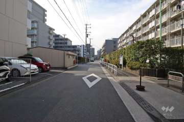 敷地北側の前面道路