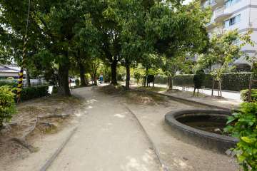 C棟のすぐ南東側には瑞穂緑地があります。