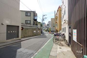 敷地北東側の前面道路　