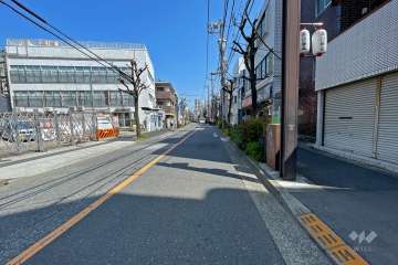 敷地西側の前面道路（南側から）