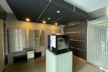 エントランスはオートロック付きです。