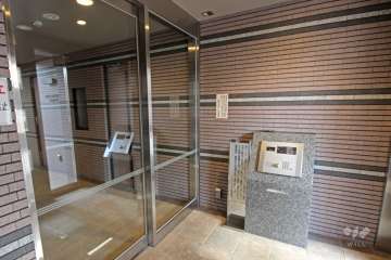 エントランスはオートロック付きです。