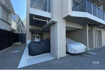 駐車場（屋内平面式）とバイク置き場