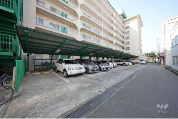 敷地内駐車場（屋外平面式　ルーフ付き）