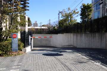 駐車場の出入り口