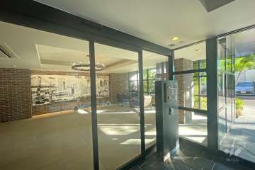 エントランスはオートロック付きです。