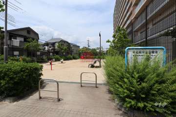 敷地北西側に隣接する「平松南児童遊園地」