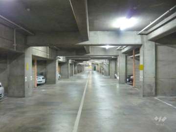 地階にある敷地内駐車場