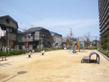 敷地の北側にも公園があります。