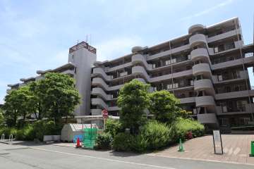 グランドメゾン新伊丹の外観（北西側から）