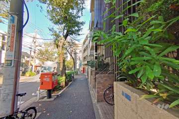 敷地の北側前面道路