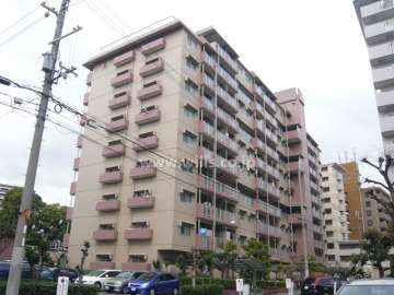 サン伊丹駅前ハイツA棟の外観（南東側から）
