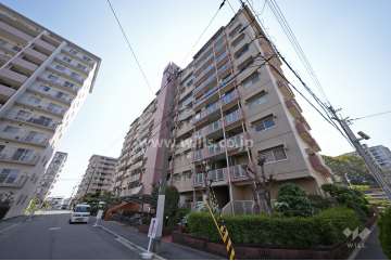 サン伊丹駅前ハイツA棟の外観（北東側から）
