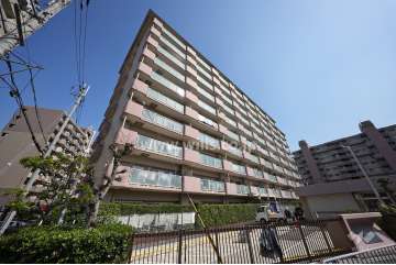 サン伊丹駅前ハイツA棟の外観（北西側から）