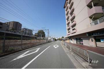 敷地南側の前面道路