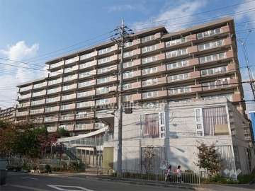 サン伊丹駅前ハイツB棟の外観（南側から）