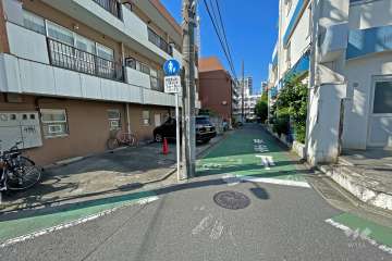 敷地の南東側道路