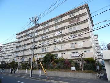 コープ野村第2伊丹D棟の外観（南東側から）