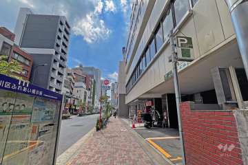 敷地の東側前面道路（北側から）