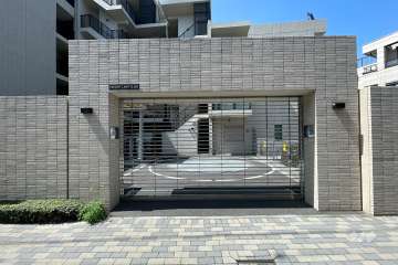 駐車場の出入り口（リングシャッター付き）