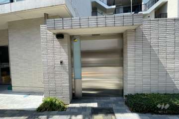 駐輪場の出入り口（オートロック付き）