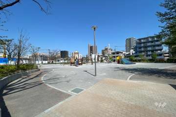 敷地に隣接する浜川公園