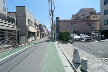敷地東側の前面道路
