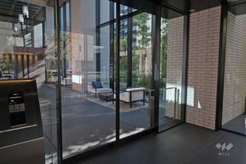 エントランスはオートロック付きです。