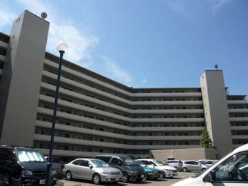 伊丹春日丘アーバンコンフォートA棟の外観（敷地内、北側から）