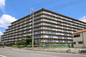 伊丹春日丘アーバンコンフォートA棟の外観（南西側から）