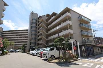 伊丹春日丘アーバンコンフォートA棟の外観（北西側から）