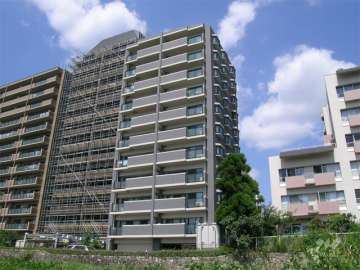 ヴェルビュ宝塚の外観（南東側から）