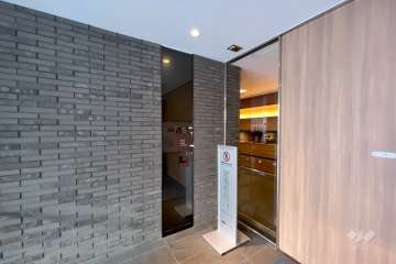 エントランスはオートロック付きです。