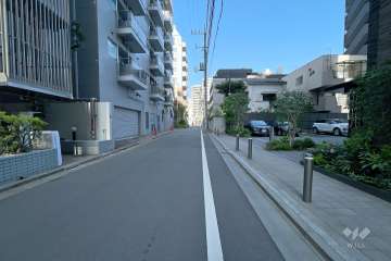 敷地南側の前面道路