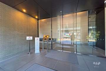 エントランスはオートロック付きです。