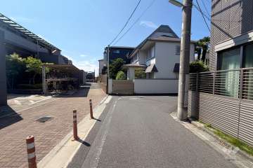 敷地北側の前面道路