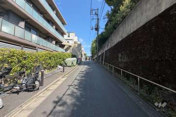 敷地南側の前面道路