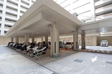 敷地内駐車場（屋内平面式）・バイク置場　　