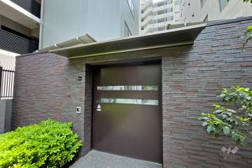 駐輪場入口（オートロック付き）
