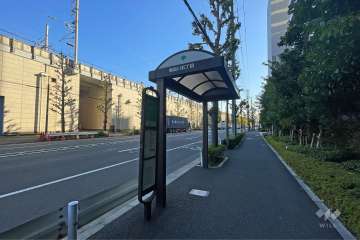 敷地東側の前面道路