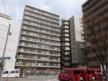 ファミール伊丹の外観（南側から）　南棟と東棟があります。
