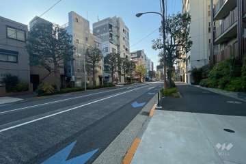 敷地南側の前面道路